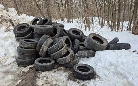 Рязанцы сообщили о свалке шин на 3-их Бутырках