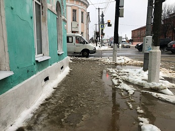 Рязанцы массово жалуются на нечищеные дороги и тротуары
