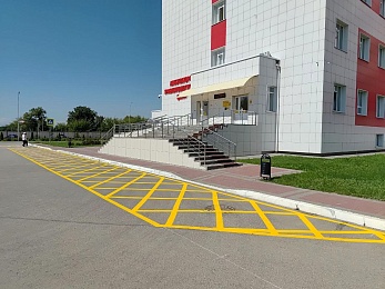 В Рязани у БСМП нанесли «вафельную» разметку для свободного проезда реанимобилей