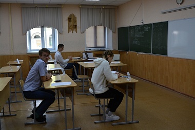 Рязанские школьники начали сдавать ЕГЭ-2022