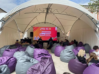 В Рязани у кремля 9 Мая открыли полевую кухню и показали трофейную технику