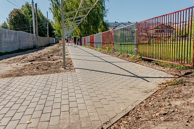 ГК «Зелёный сад наш - дом» обновила тротуар в Дашково-Песочне