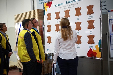 Американскому специалисту по бережливому производству показали работу кожзавода 