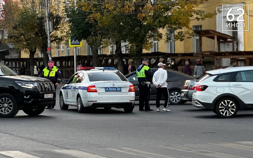 Скромное ДТП остановило движение у Театральной Рязани - 62ИНФО