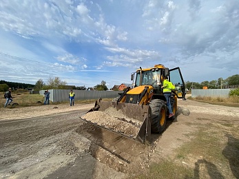 В рязанском селе дорогу к школе построили за два дня - 62ИНФО В рязанском селе дорогу к школе построили за два дня