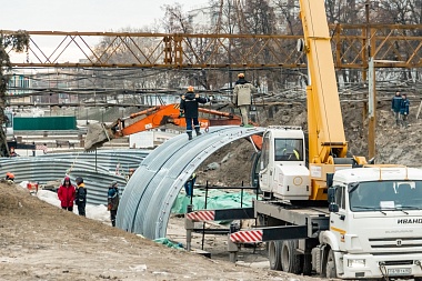 В Рязани начали собирать арку моста у цирка - 62ИНФО В Рязани начали собирать арку моста у цирка