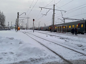 На рязанских железнодорожных вокзалах идёт уборка снега