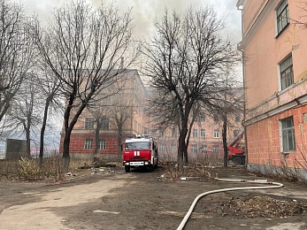 Пожар в здании училища связи в Рязани. Фоторепортаж