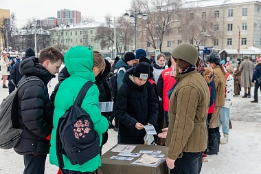 Волонтёры Победы провели в центре Рязани акцию памяти «Блокадный хлеб»