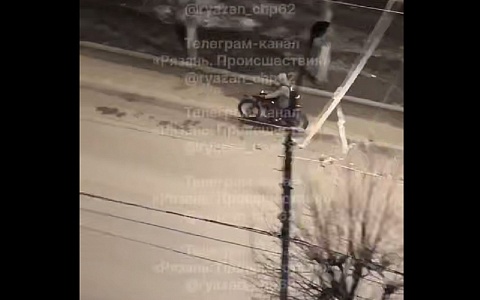 Рязанцы ночью вызывали полицию из-за мотоциклиста