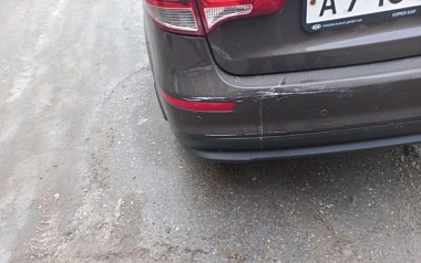 В Рязани пьяный водитель Hyundai протаранил две припаркованные машины 