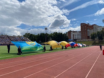 В Рязани День ВДВ отметили показательными выступлениями десантников и прыжками с парашютом