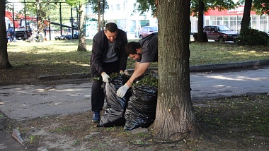На Театральной площади в Рязани прошла генеральная уборка