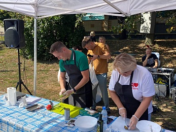 Первый зампред Рязгордумы Антон Астафьев присоединился к кулинарной битве на гастрофестивале