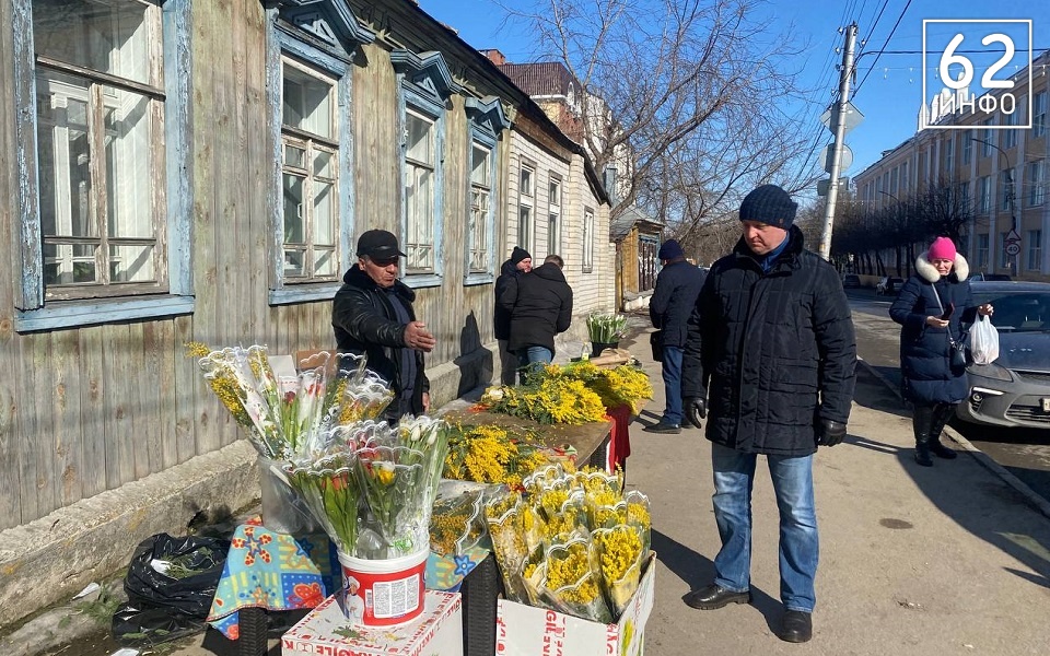 В Рязани к 8 Марта взлетели цены на цветы - 62ИНФО