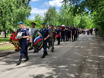 В Ряжском районе простились с героически погибшим на Украине старшим сержантом Александром Афанасьевым - 62ИНФО В Ряжском районе простились с героически погибшим на Украине старшим сержантом Александром Афанасьевым