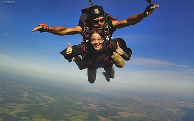 Отдых для отчаянных в Рязани: впечатления от первого прыжка с парашютом