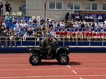 В Рязани День ВДВ отметили показательными выступлениями десантников и прыжками с парашютом