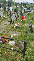 В Рязани волонтеры убрались на могилах детей из "Дома ребенка"