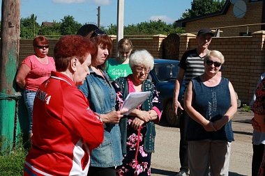 Мэр Елена Сорокина обсудила с жителями посёлков Качево и Мордасово ремонт дороги 
