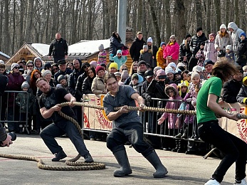 В рязанском Лесопарке отпраздновали Масленицу