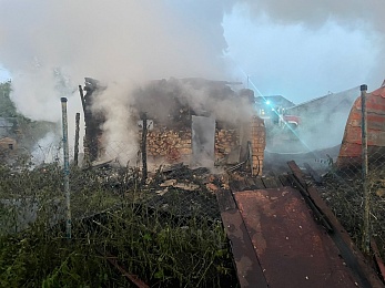 В Скопинском районе ночью полностью сгорел жилой дом