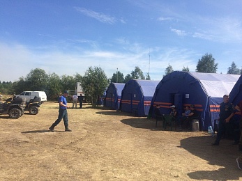 Фоторепортаж: лагерь пожарных в зоне ЧС — Деулино Рязанского района