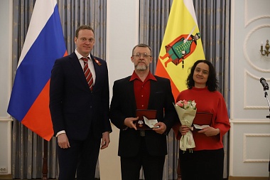 Павел Малков наградил жителей региона накануне Дня Победы