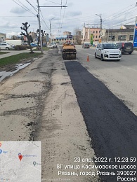 В Рязани за неделю горячим асфальтом отремонтировали 350 квадратных метров дорог 
