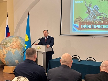 Сенатор Игорь Мурог в преддверии Дня Героев Отечества встретился со школьниками