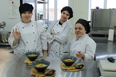 Студентов Ряжского колледжа научили готовить уху по-рязански