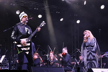 На Лыбедском бульваре в День города рязанцам спели Ольга Кормухина и Алексей Белов