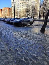 Рязанка сломала ногу у аптеки в Канищеве