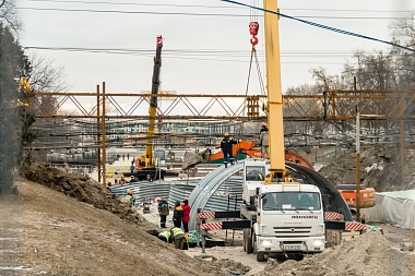 В Рязани начали собирать арку моста у цирка - 62ИНФО В Рязани начали собирать арку моста у цирка
