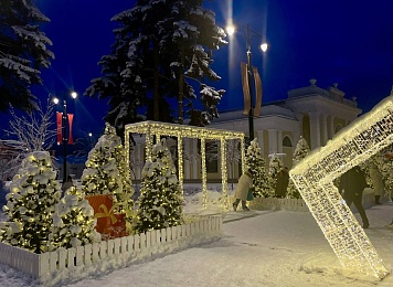В Рязани Торговый городок украсили в советском сказочном стиле