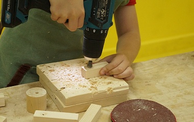 В Рязани столярная мастерская «Туки-Туки» проводит выездные мастер-классы для детей