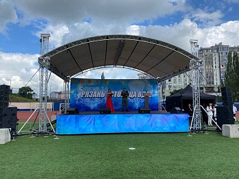 В Рязани День ВДВ отметили показательными выступлениями десантников и прыжками с парашютом