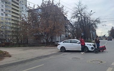 В центре Рязани иномарка сбила курьера