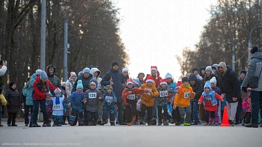 В рязанском Лесопарке прошёл забег в честь Дня рождения Деда Мороза