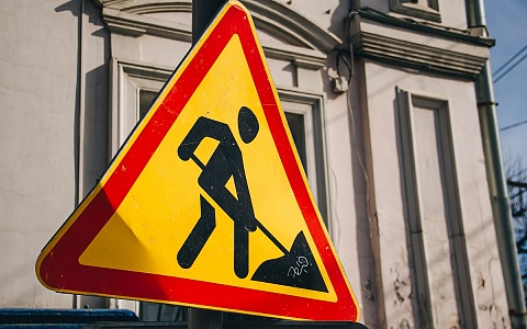 На Народном бульваре 4-ю неделю устраняют аварию