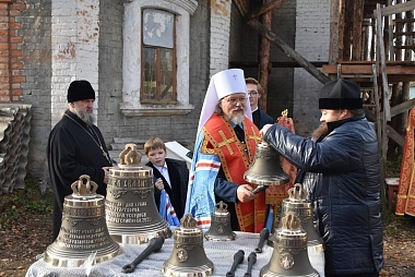 Митрополит Марк освятил колокола и купол для храма в Спасске