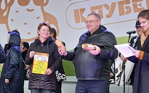 В Касимове вырастили картофель рекордного веса В Касимове вырастили картофель рекордного веса