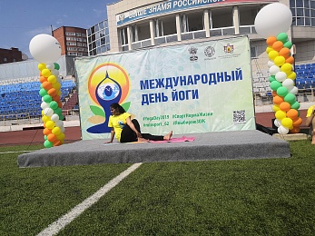 Рязанцы отметили Международный день йоги с доктором Савитой Хариш из Индии - 62ИНФО Рязанцы отметили Международный день йоги с доктором Савитой Хариш из Индии