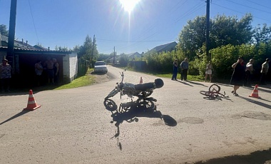 В Александро-Невском мужчина на мопеде сбил 7-летнюю велосипедистку