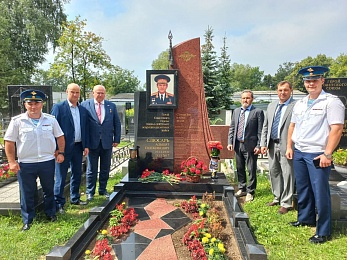 В Рязани в день ВДВ возложили цветы к памятнику Герою СССР Альберту Слюсарю