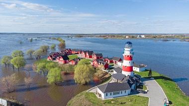Фотографы сняли пик половодья в рязанской рыбацкой деревне 