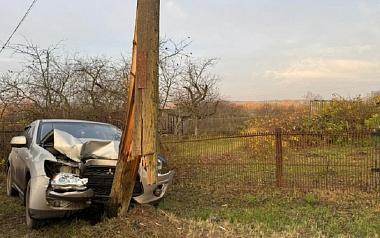 У Кадома Mitsubishi влетел в столб, пострадали 2 взрослых и дети 5 и 10 лет - 62ИНФО У Кадома Mitsubishi влетел в столб, пострадали 2 взрослых и дети 5 и 10 лет