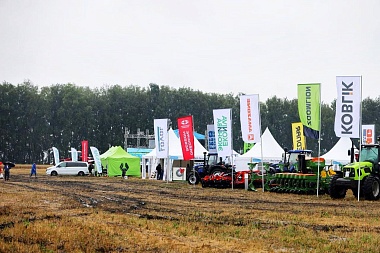 Губернатор Павел Малков посетил День поля в Рязанском районе