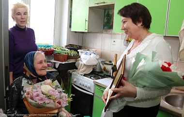 В Рязани ветеран труда Александра Чепурнова отметила 100-летний юбилей 