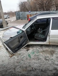 На улице Новосёлов в Рязани неизвестные разбили стекла у припаркованной машины 